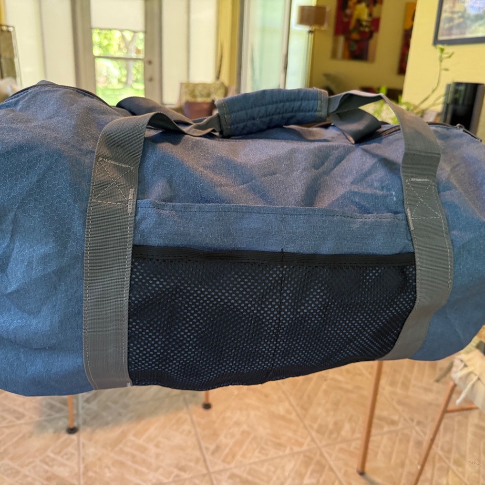 Hikiss Extra Large Packable Duffle Bag with Shoe Compartment (Medium Blue) New